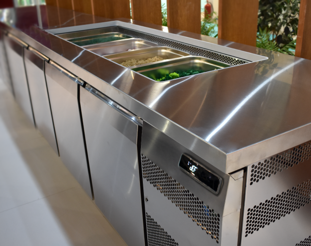 Bancadas para preparação de Pratos frios e Saladas NEXT da JORDÃO. Bancadas para preparação de Pratos frios e Saladas NEXT da JORDÃO.